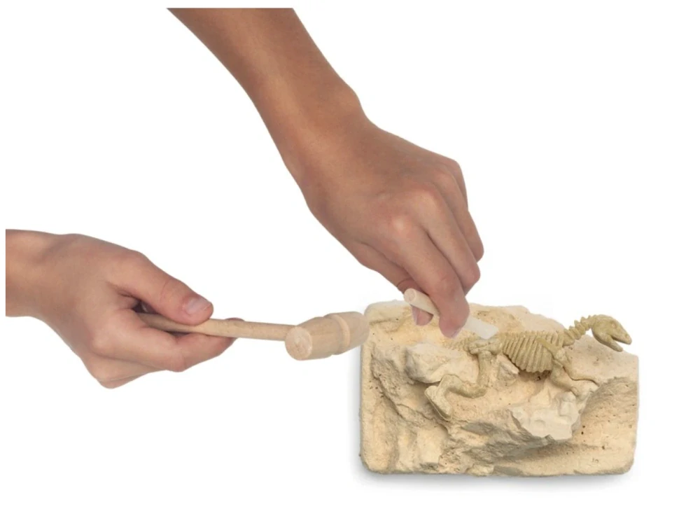IGRÁČEK - Paleontolog s vykopávkami dinosaurů Tyranosaura a Stegosaura