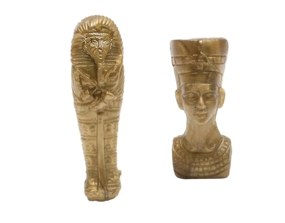 IGRÁČEK - Archeoložka se sarkofágem a soškou Nefertiti